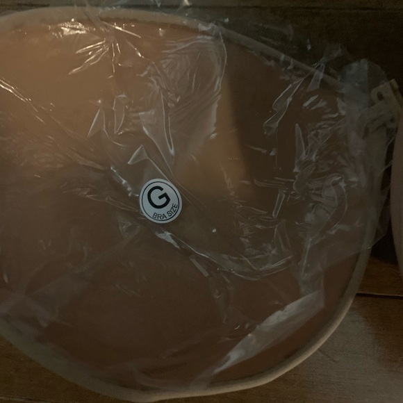 Stick on bra cups - Picture 1 of 2